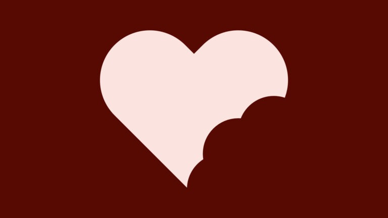 Postkartenmotiv mit einem angeknabberten Herz (Heartbreak) als Symbol